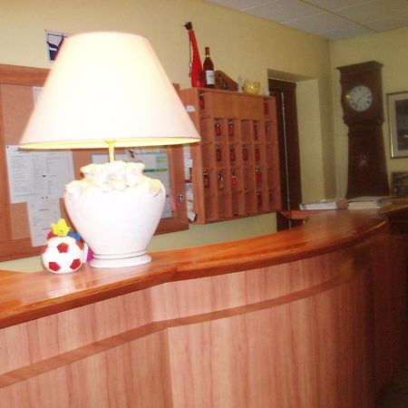 Hotel Le Commerce Bagneres-de-Bigorre Room photo
