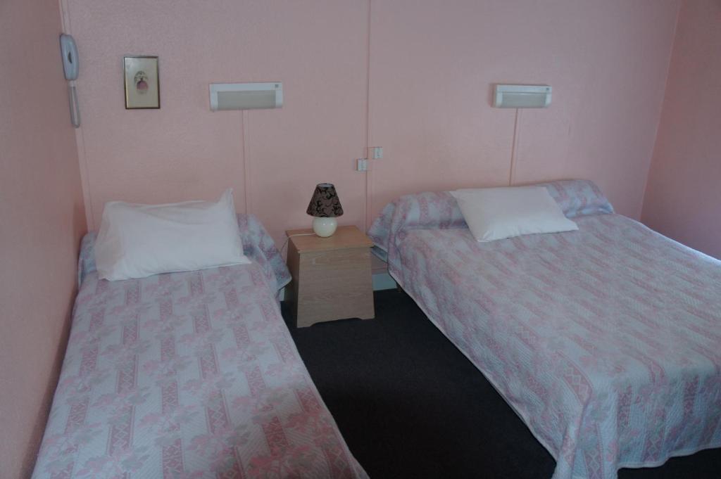 Hotel Le Commerce Bagneres-de-Bigorre Room photo