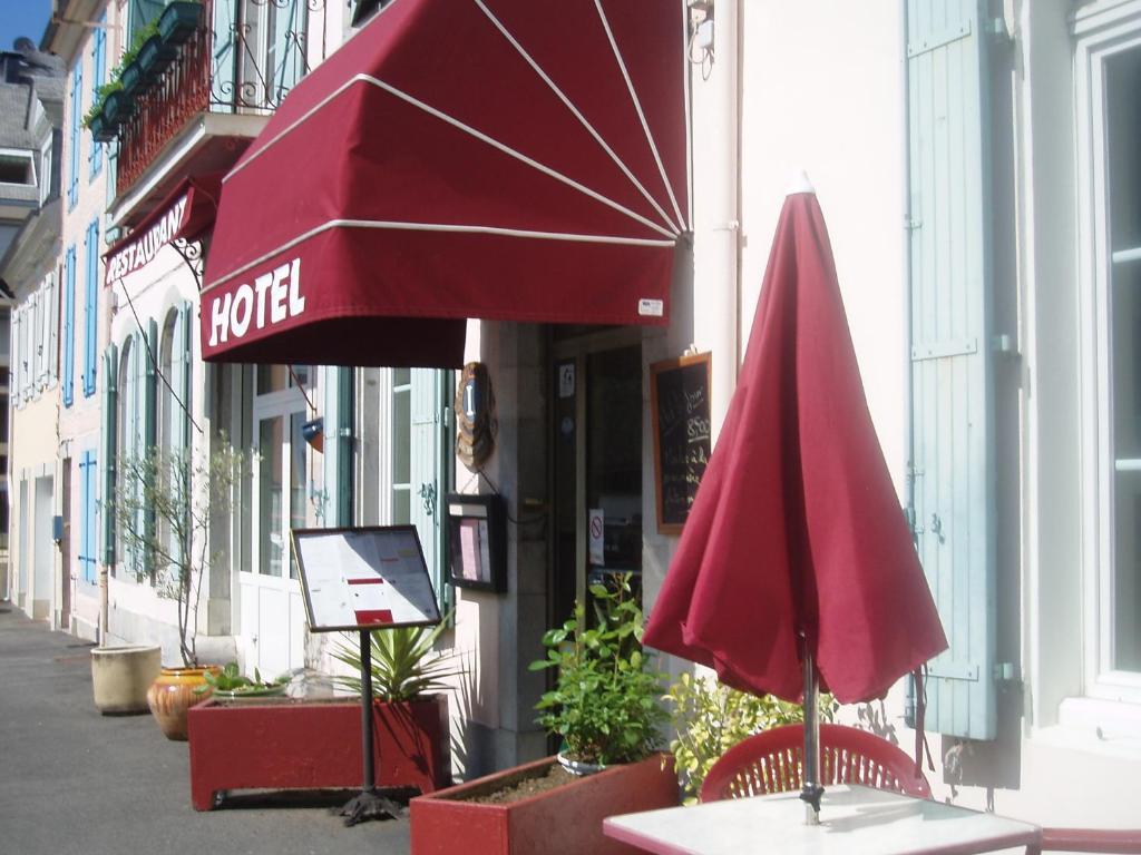 Hotel Le Commerce Bagneres-de-Bigorre Room photo