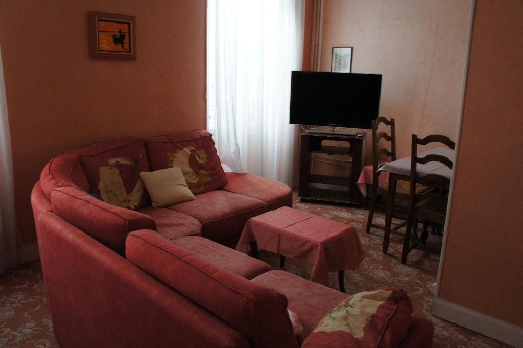 Hotel Le Commerce Bagneres-de-Bigorre Room photo