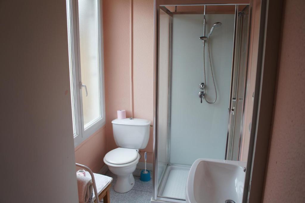 Hotel Le Commerce Bagneres-de-Bigorre Room photo